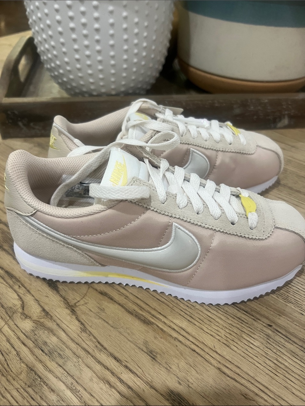 Nike NWT Women’s 6.5 Blush Beige & White Yellow Retro Runner Sneakers